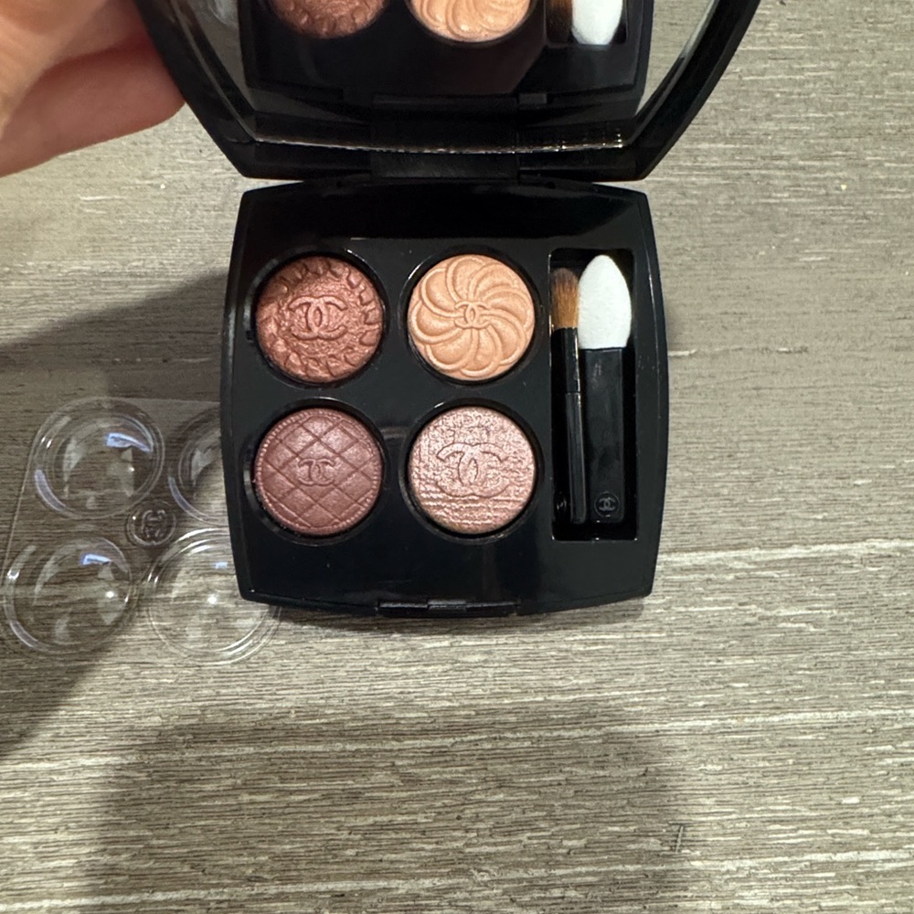 CHANEL Les 4 Ombres Boutons Couture 219 Eyeshadow Palette Sold Out